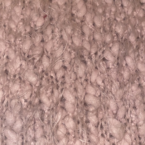 Soft pink sweater size large - Picture 2 of 4